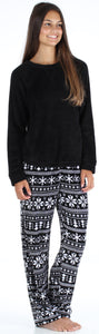 PajamaMania Women’s Fleece Long Sleeve Pajama Set